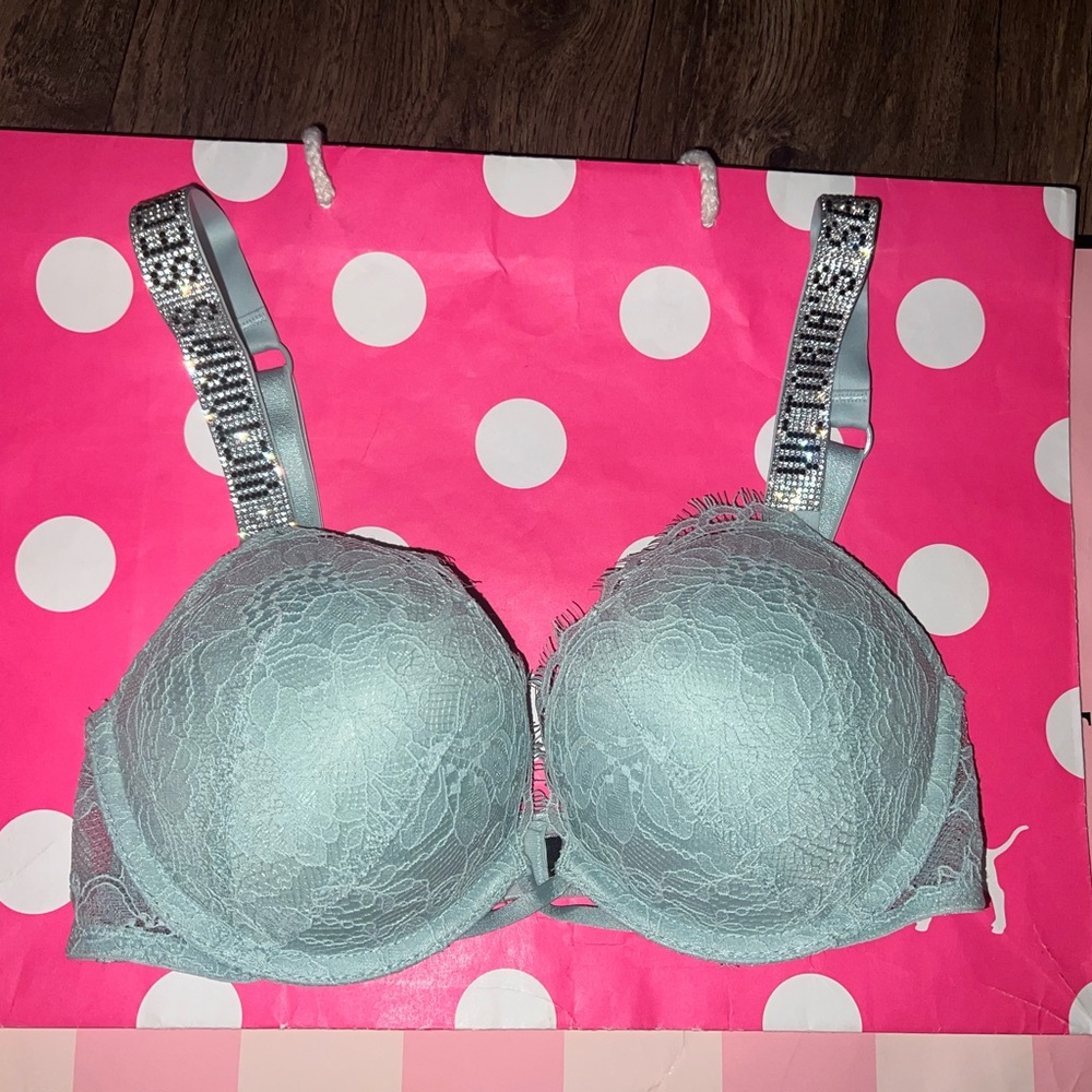 NWOT Victorias Secret Rhinestone Bling Strap Bombshell Push-Up Size 34B.